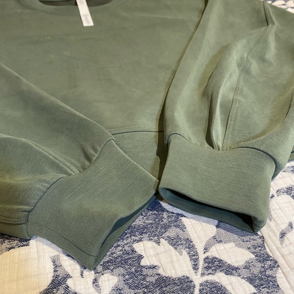 ❌ SOLD Lululemon Perfectly Oversized Cropped Crew *softstreme - Picture 2 of 3